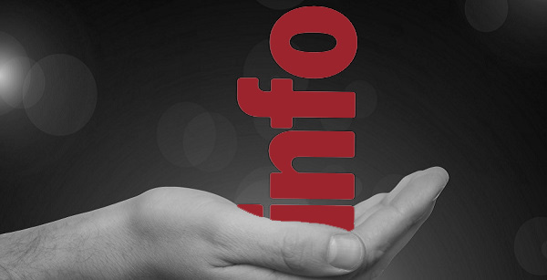 Info Schriftzug in offener Hand